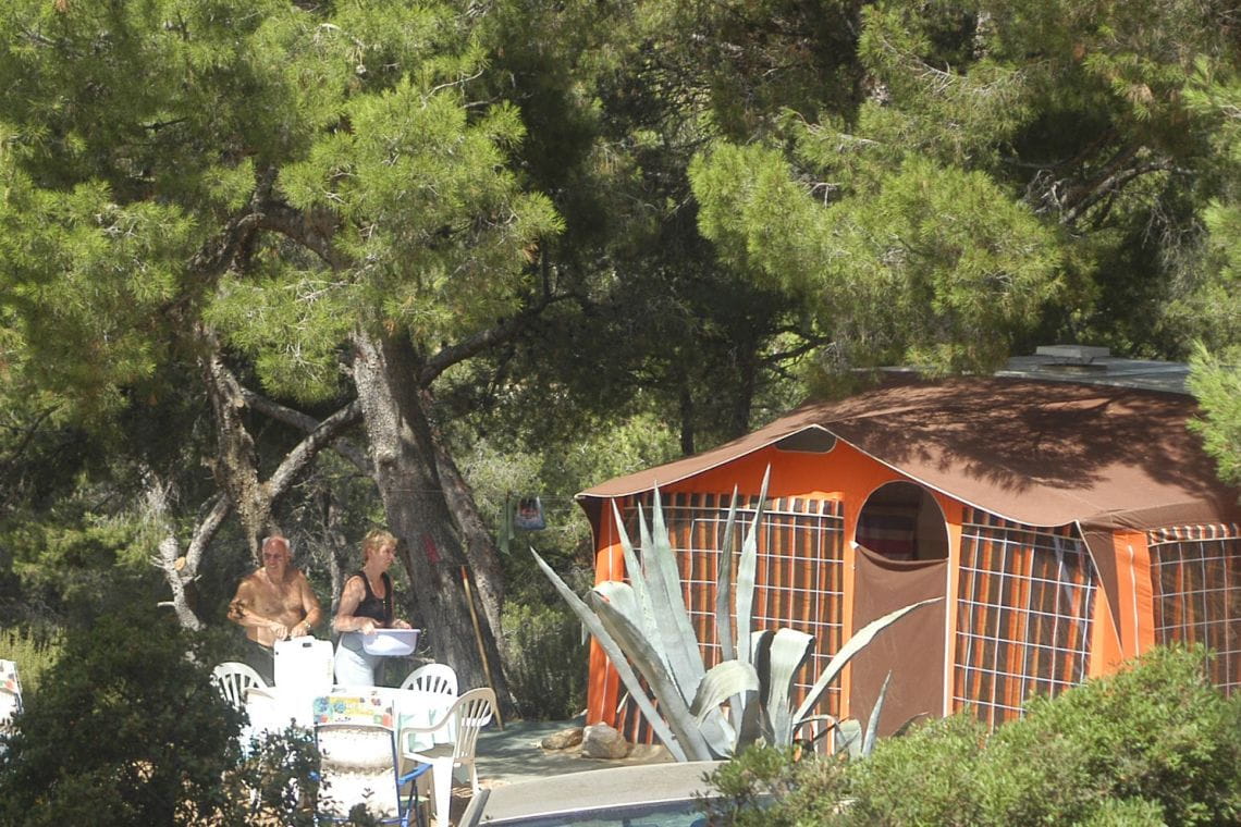 Emplacement camping caravane au Clos Sainte Thérèse à Saint Cyr sur Mer