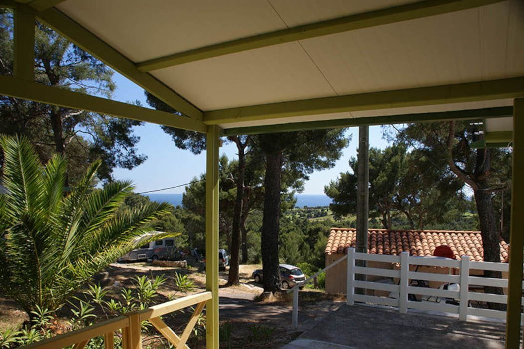 Vue du Chalet Bandol en camping 4 étoiles à Saint Cyr sur Mer