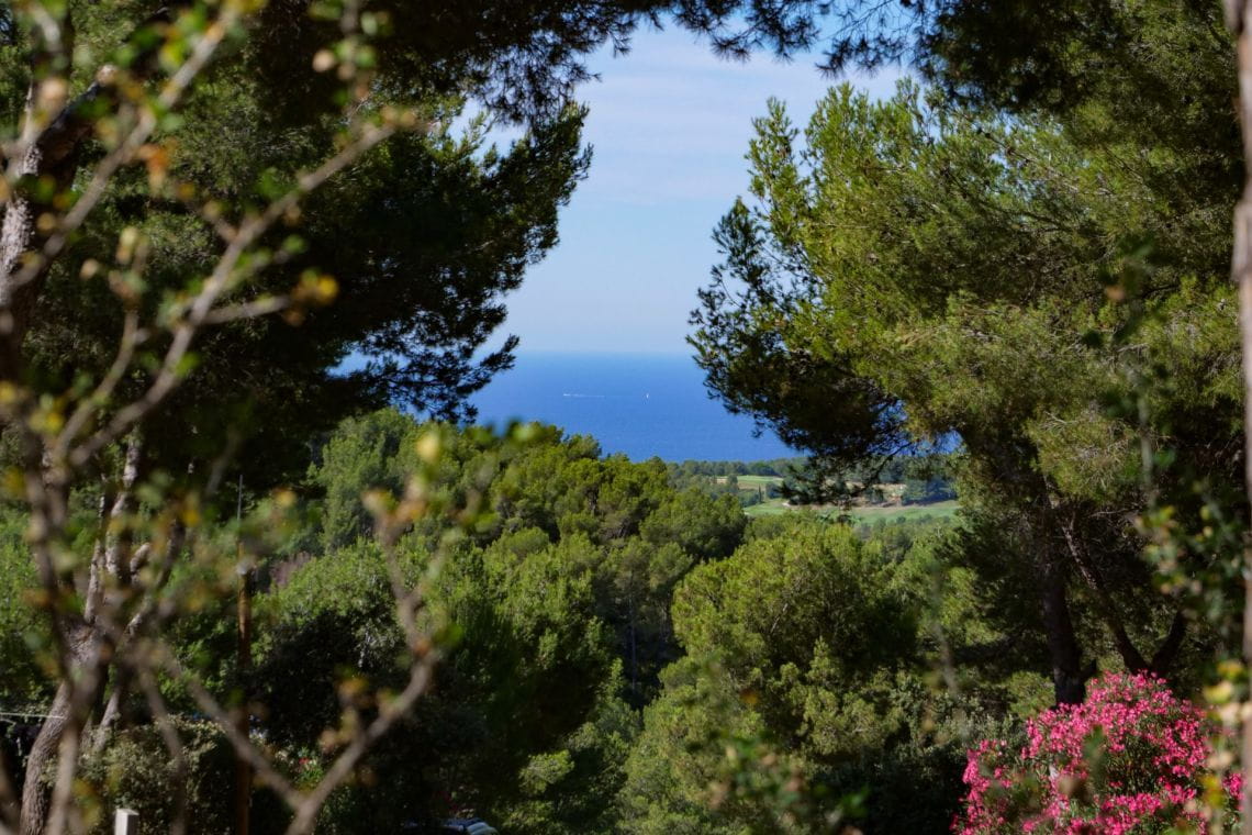 Emplacement camping car Premium avec magnifique vue mer à Saint Cyr sur Mer